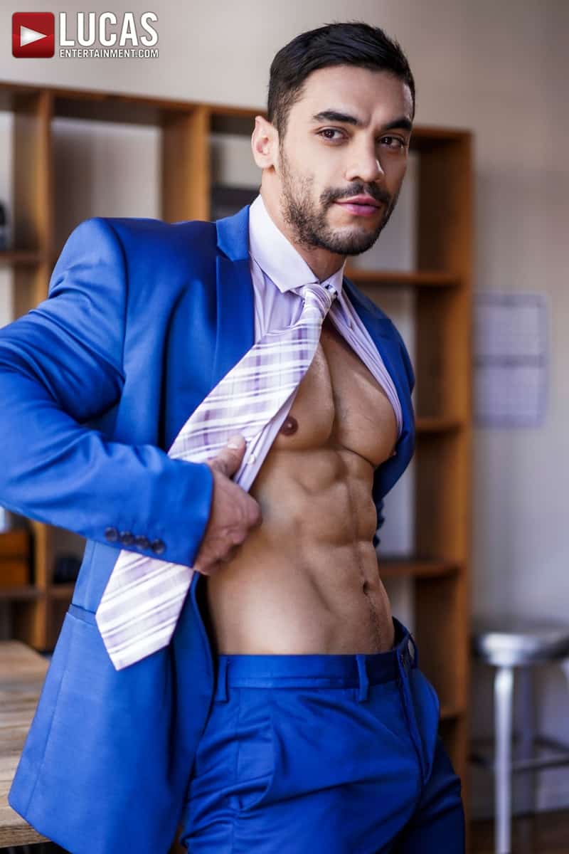 Total-power-top-Andre-Donovan-bottoms-Arad-Winwin-huge-muscle-cock-LucasEntertainment-005-Gay-Porn-Pics
