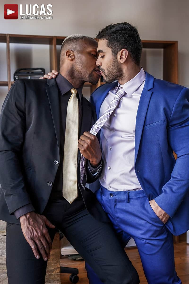 Total-power-top-Andre-Donovan-bottoms-Arad-Winwin-huge-muscle-cock-LucasEntertainment-009-Gay-Porn-Pics